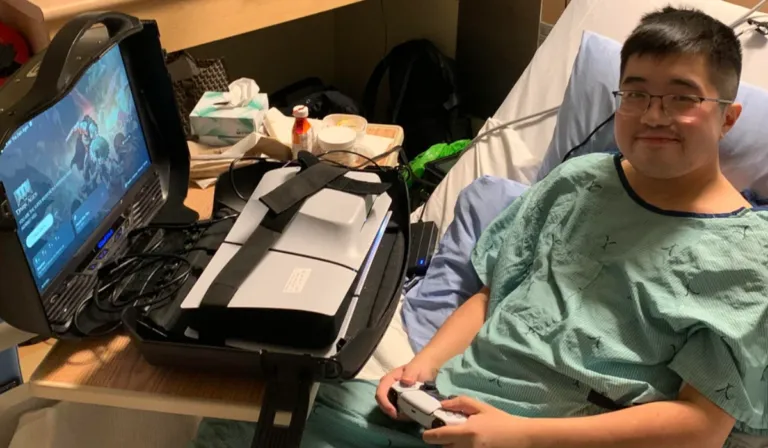 Su último deseo fue jugar DOOM: un hospital y una comunidad gamer lo hicieron posible