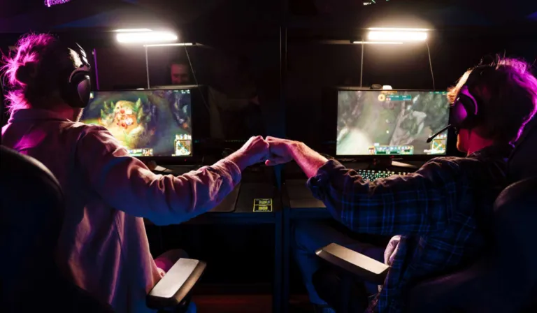 Fanatismo en videojuegos: por qué surge la guerra de consolas y qué hay detrás del odio gamer