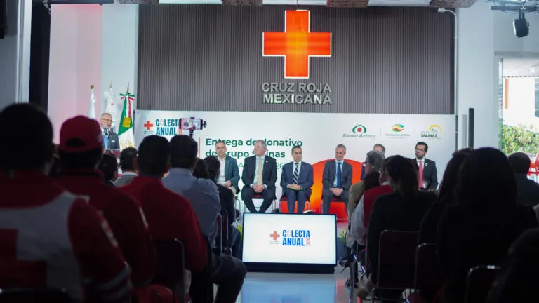 Banco Azteca entrega cuatro millones de pesos a la Cruz Roja
