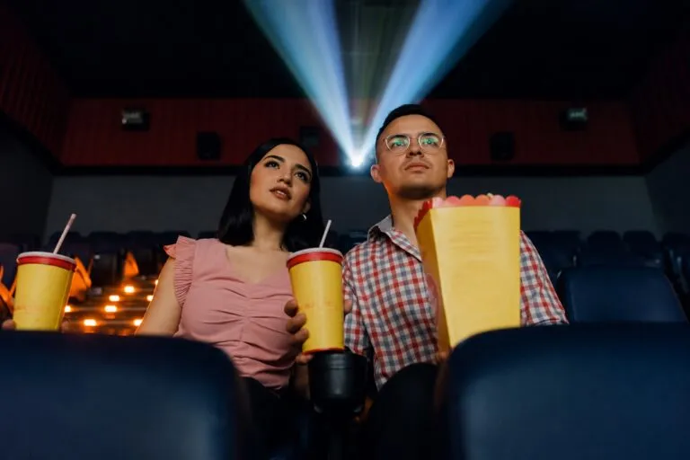 Ver películas en el cine mejora la atención, la emoción y la memoria durante una experiencia inmersiva