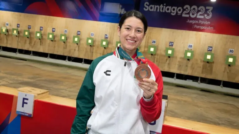 Goretti Zumaya obtiene bronce para México en la prueba mixta de rifle 10 metros junto a Edson Ramírez.
