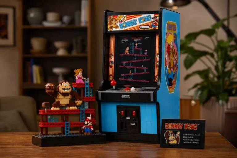 LEGO Donkey Kong Arcade con 1.367 piezas y mecanismos interactivos inspirado en el clásico de Nintendo