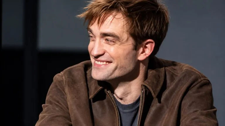Robert Pattinson interpreta a un periodista televisivo en Primetime, thriller sobre ética, crimen y espectáculo mediático.