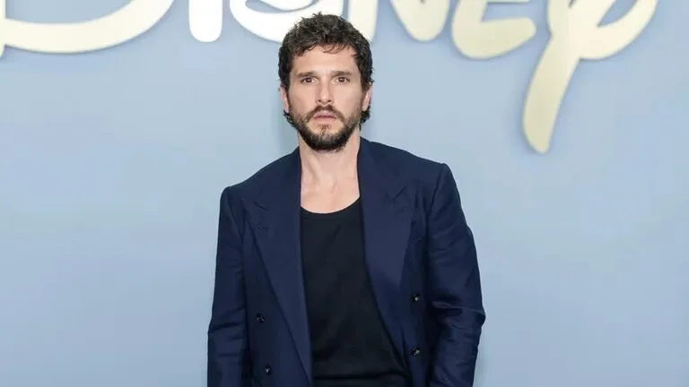 Kit Harington en evento de Disney antes de Harry Potter